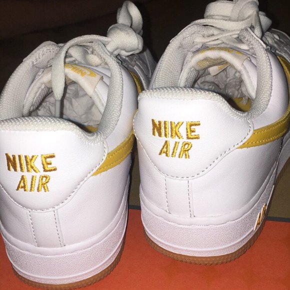 Nike Air Force 1 University Gold (US8) - Picture 4 of 5